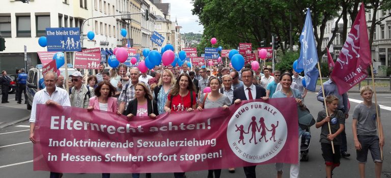 DEMO FÜR ALLE in Wiesbaden – auch die österr. FamilienAllianz nahm teil DEMO FÜR ALLE in Wiesbaden – auch die österr. FamilienAllianz nahm teil